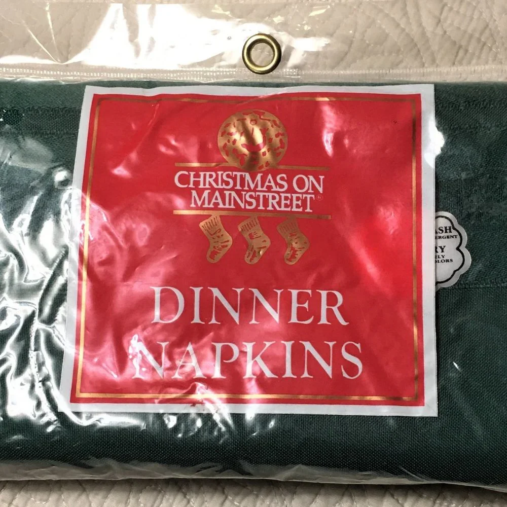 CHRISTMAS ON MAIN STREET Dinner Napkins NEVER USED